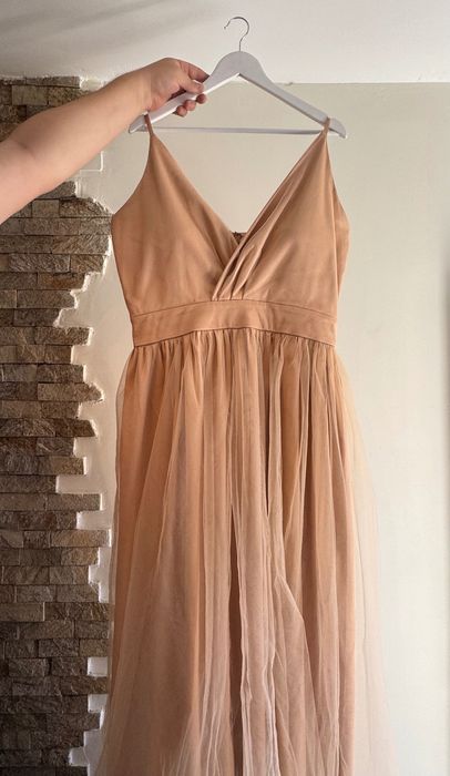 Официална рокля.