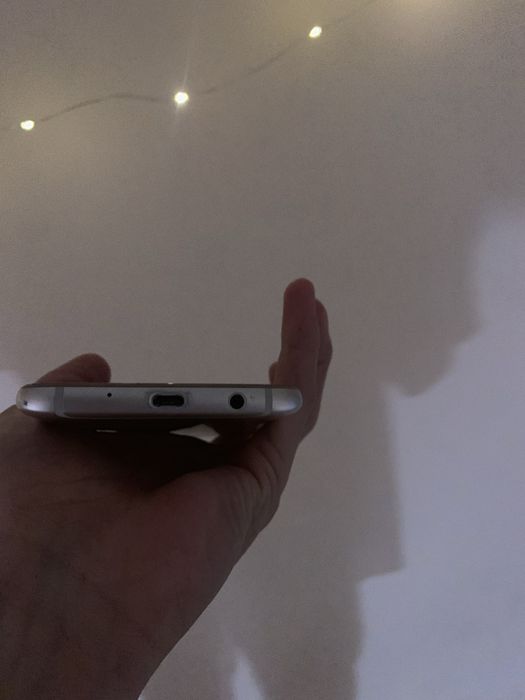 Прадаётся Samsung j7