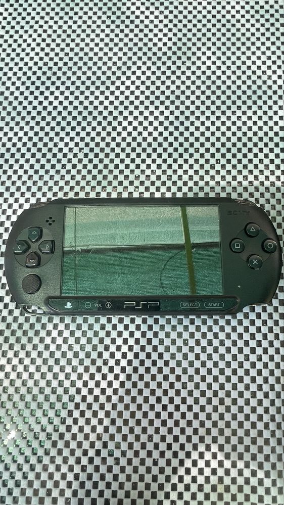 PSP-1008 с 4 игри и 2 gb memory