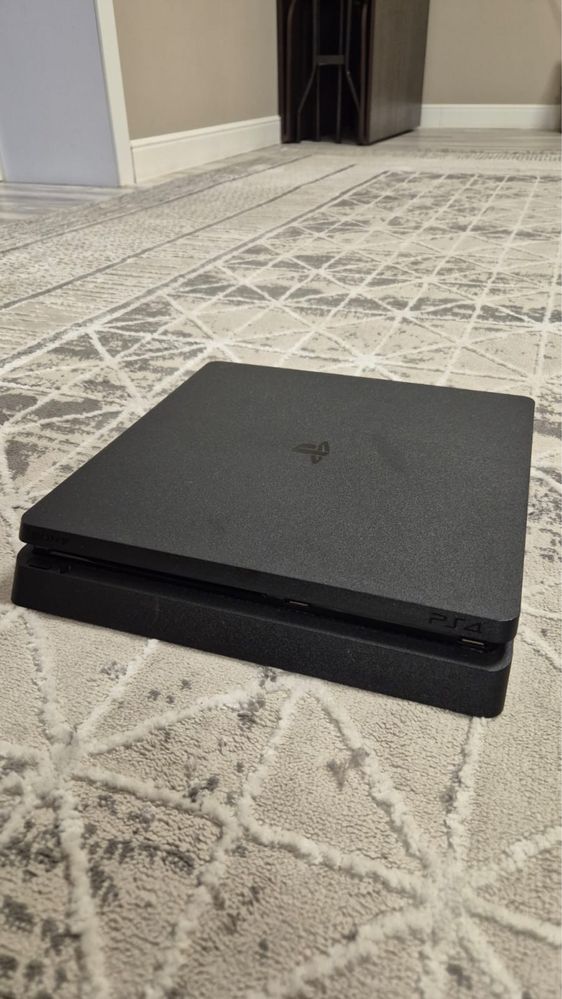 PS4 продам в хорошем состоянии