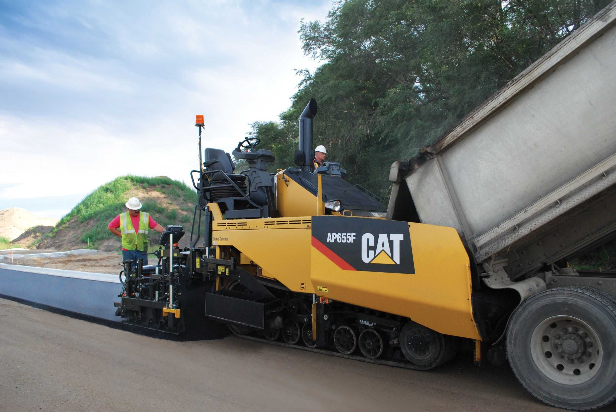 Asfalt yotqizuvchi Cat AP 655F