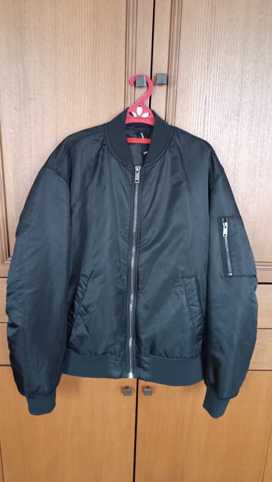 Продам бомбер размер М