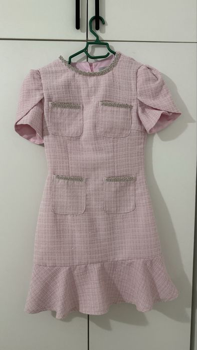 платье 2025 твидывый размер S,классно подчеркивают фигуру