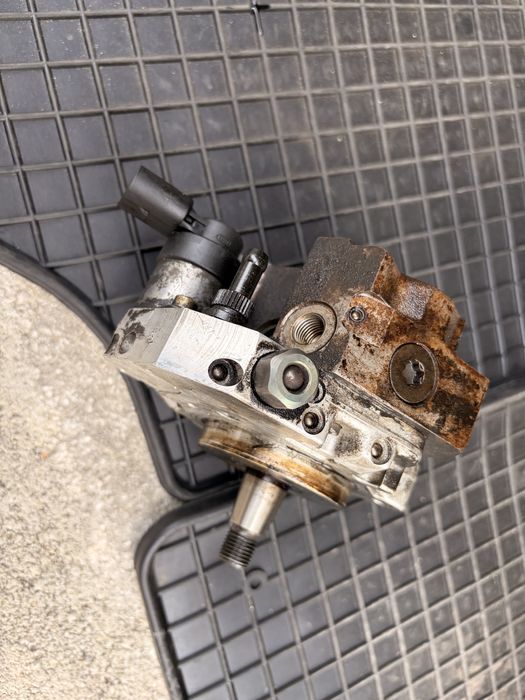 Bosch R70 CP3S3 BMW m57 горивна помпа със сензор