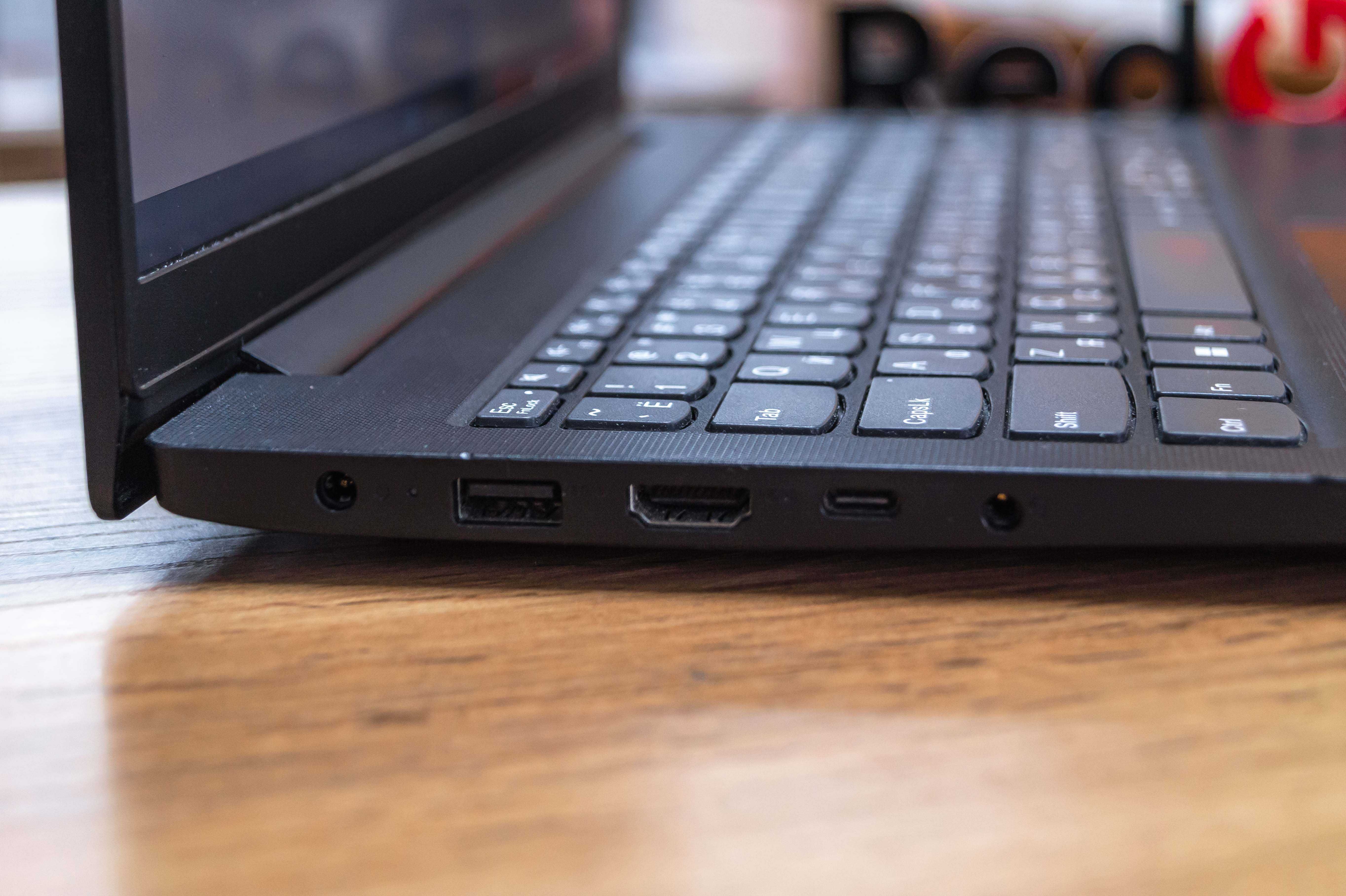 Lenovo V15 G3  Core i5-1235U UHD Graphics ОЗУ 8ГБ  SSD 512GB Red Geek