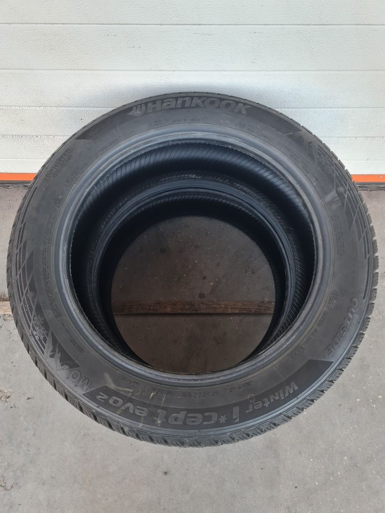 Зимни гуми 2 броя HANKOOK Winter Icept Evo2 205 55 R17 дот 2422