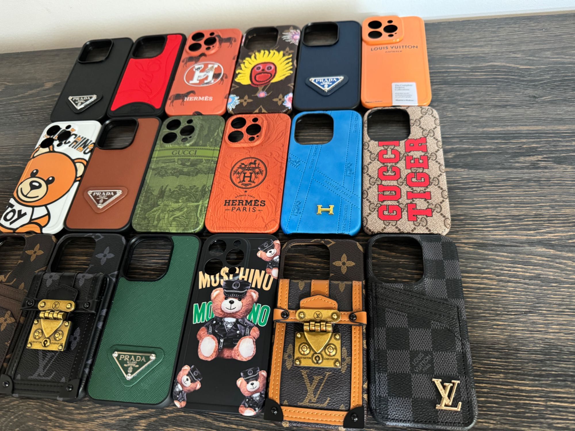 Husa Louis Vuitton Prada Hermes Moschino Gucci iPhone 15Pro 15 Pro Max