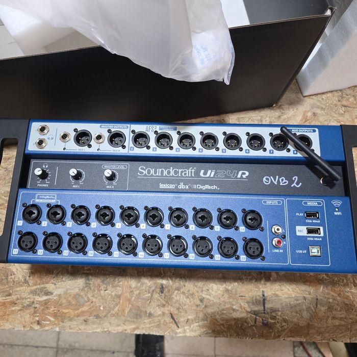 Mixer soundcraft UI24R