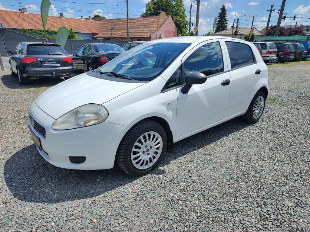 Fiat Punto 1.3 benzină 2009 cash sau rate fixe