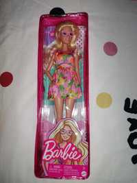 Papusa Barbie noua