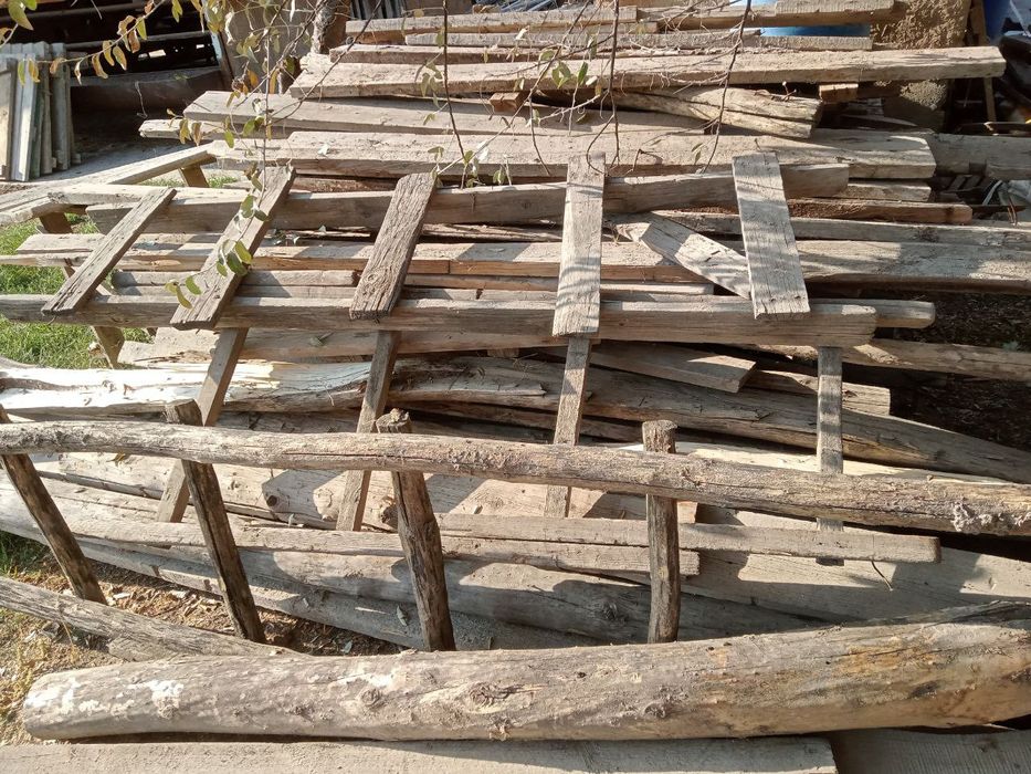 Oʻtin taxtlar sotiladi