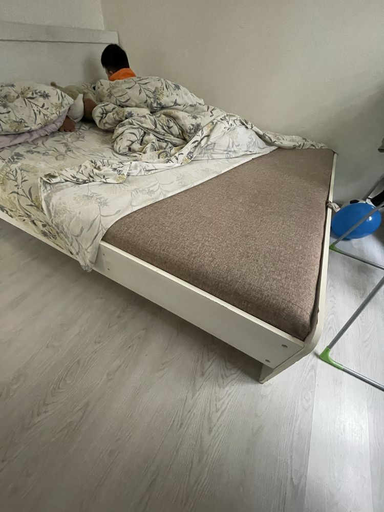 Продам двухспальную кровать