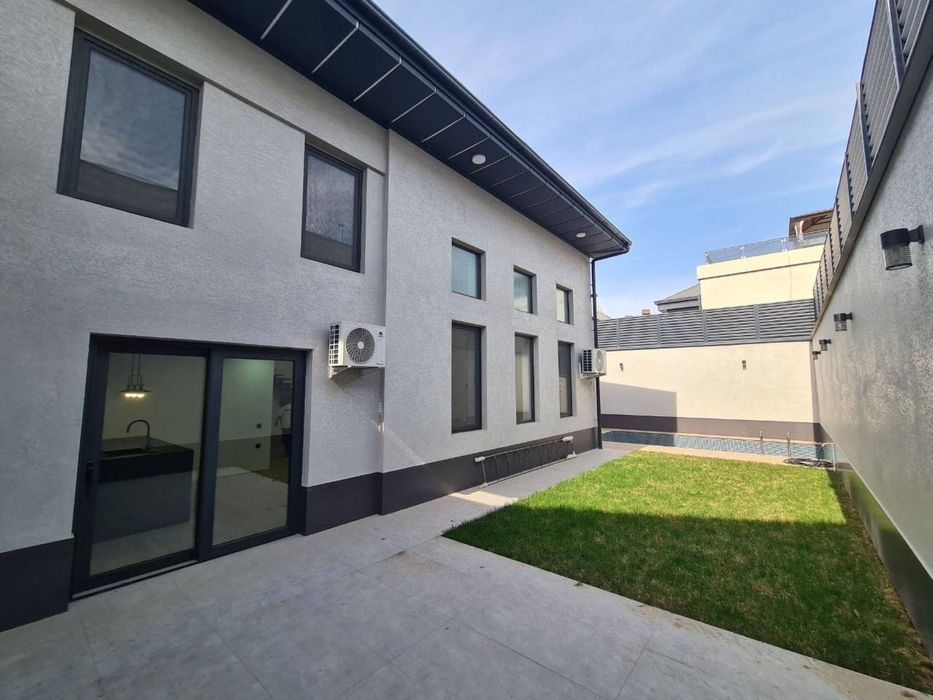 Продаю дом с бассейном