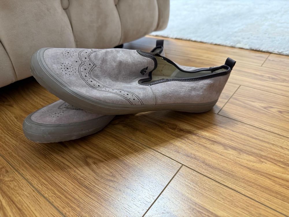 Mocasini gri.       .