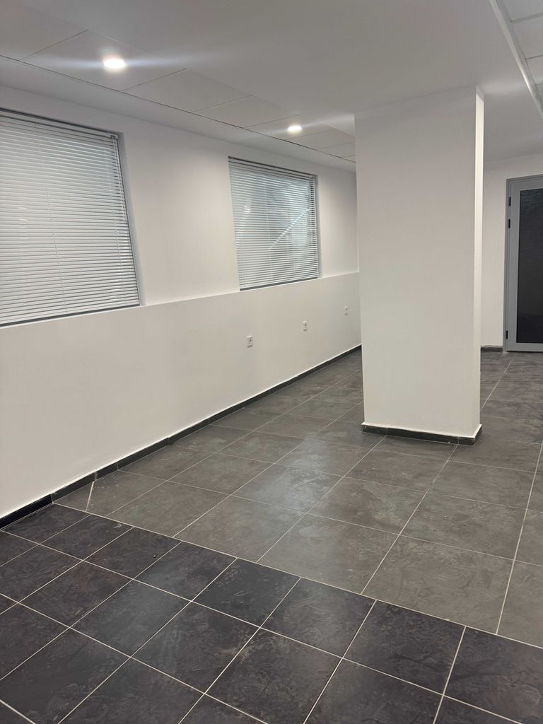 Дава се под наем Офис в Велико Търново, Център - 195 кв.м за 266000 € - Снимка #5