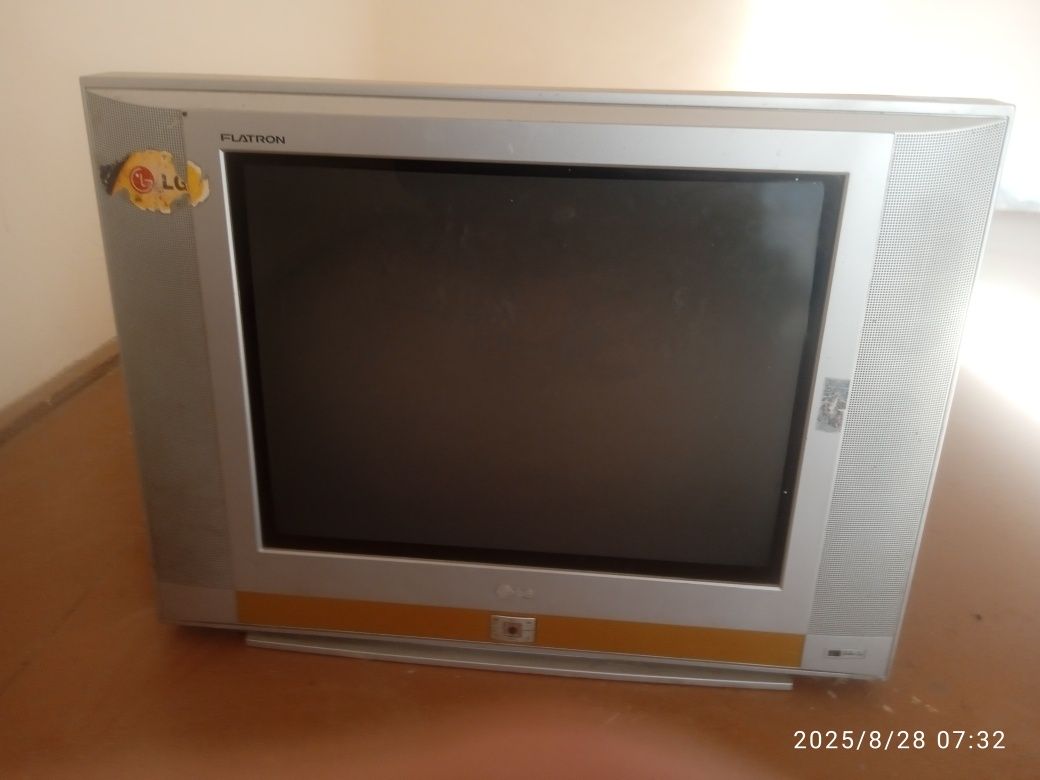 Televizor LG flatron sotiladi