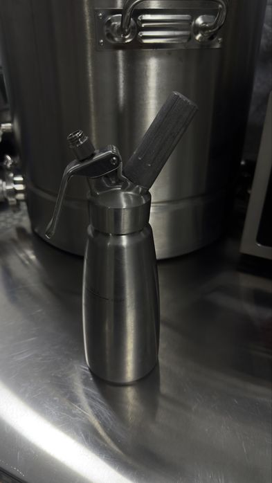 Сифон для крема и для газации.