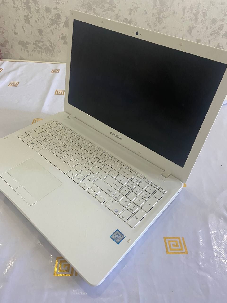 Samsung core i3 noutbooki