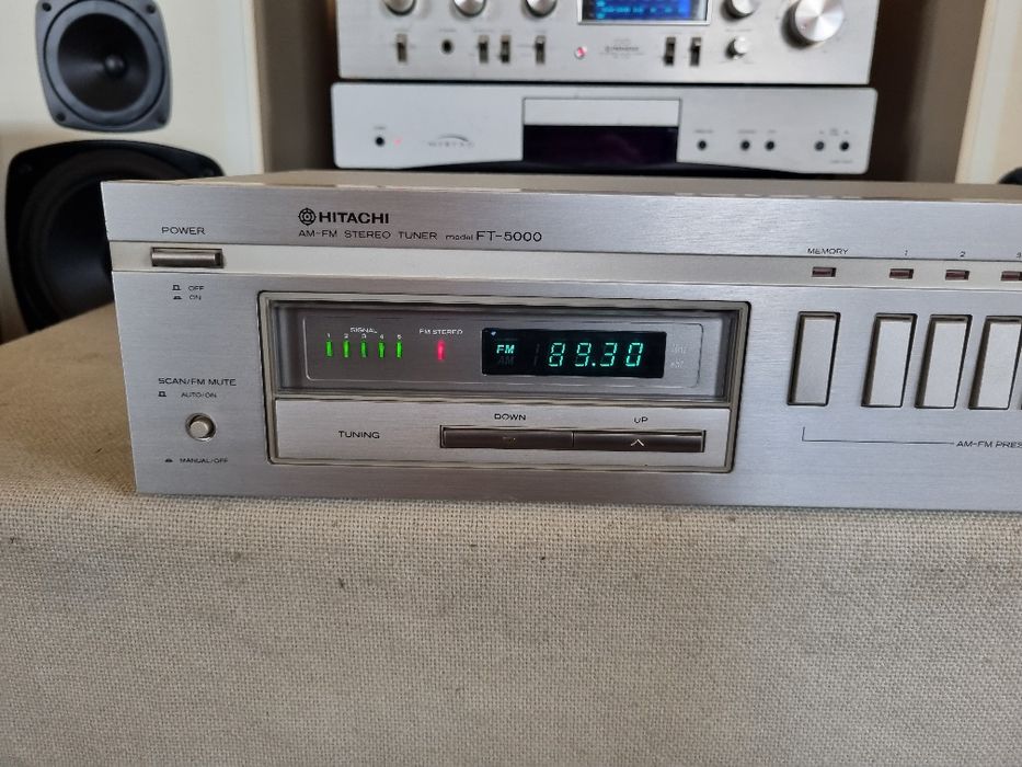 Tuner Hitachi FT-5000. Perfect functional. Impecabil.