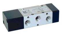 Distribuitoare pneumatice + accesorii