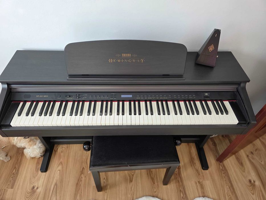 Pian  Hemingway DP-501