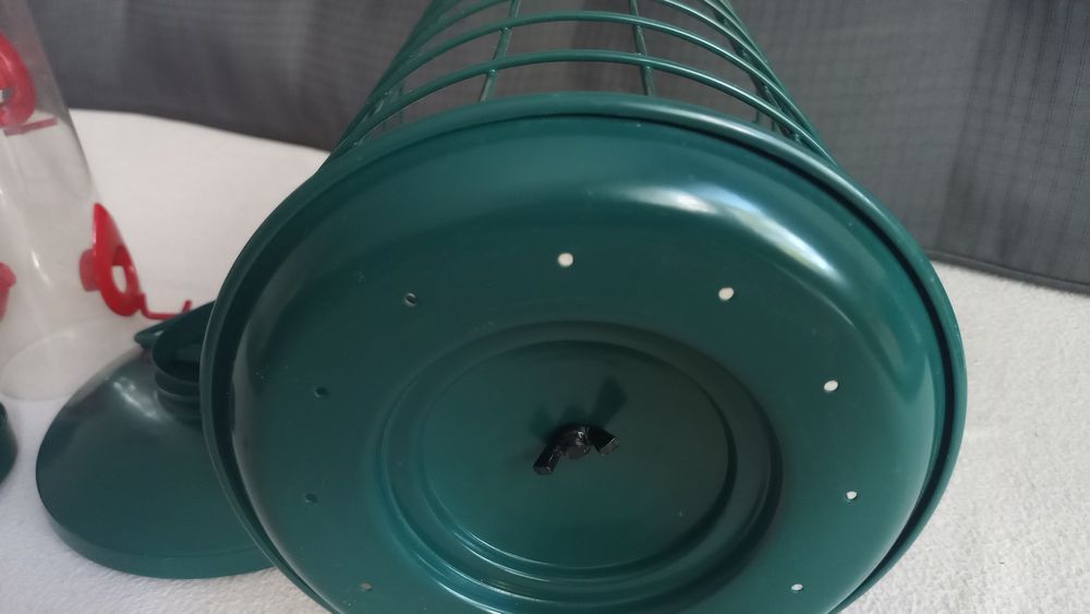 Хранилка за диви птици