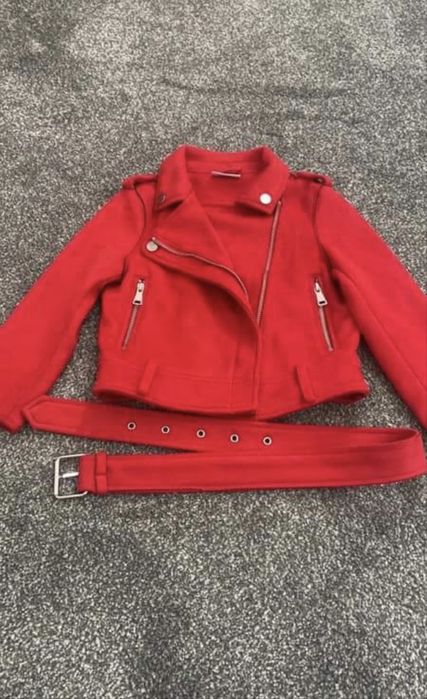 Gecuta imitatie catifea rosie marimea 4 -5 ani