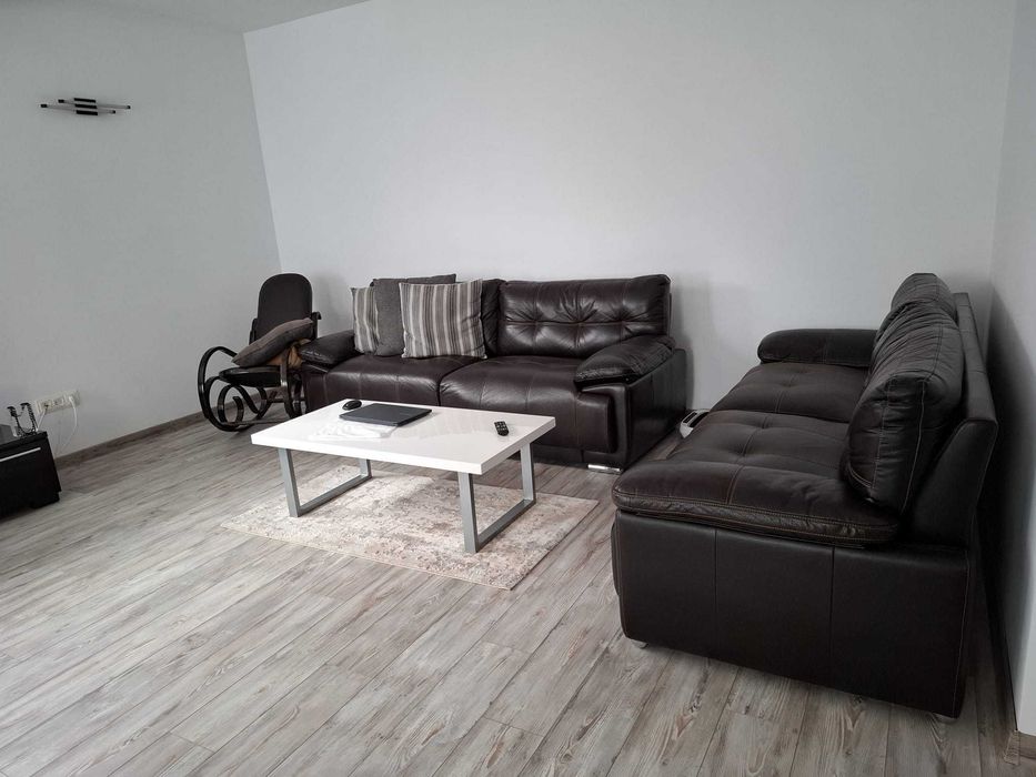De vanzare doua canapele piele Lems