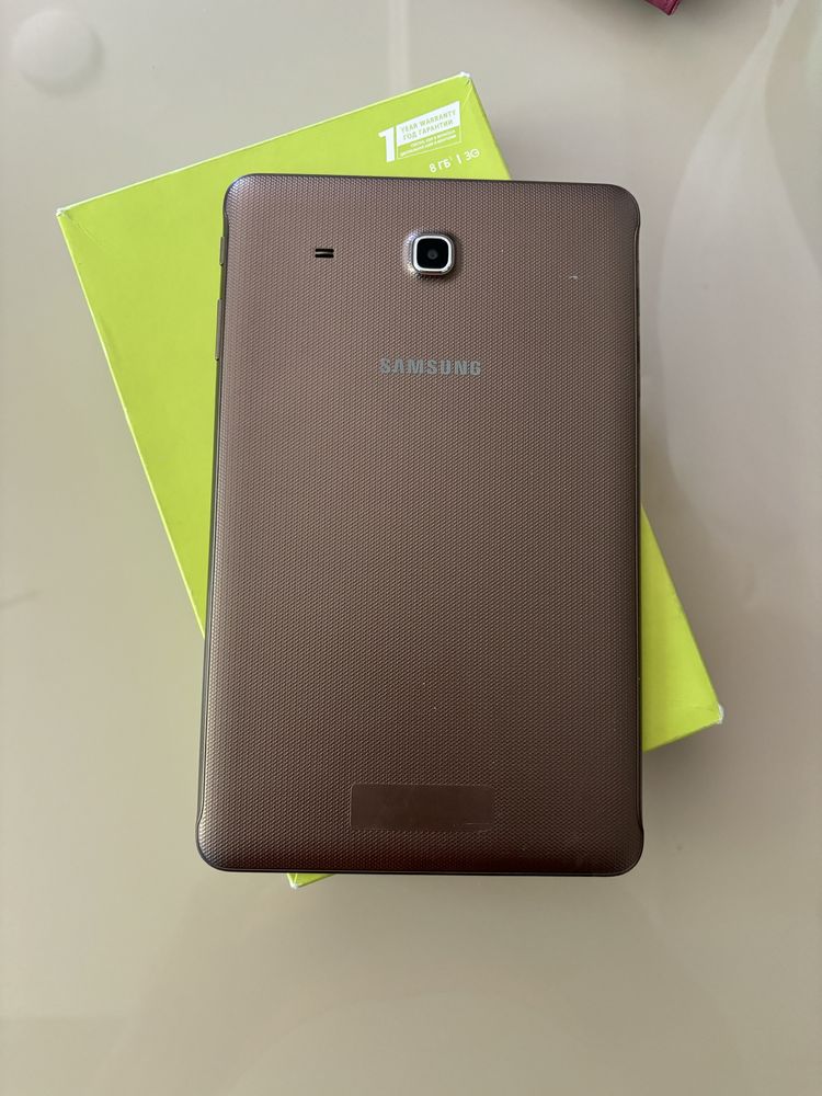 Продаю планшет Samsung Galaxy tab E в хорошем состоянии использовали 2