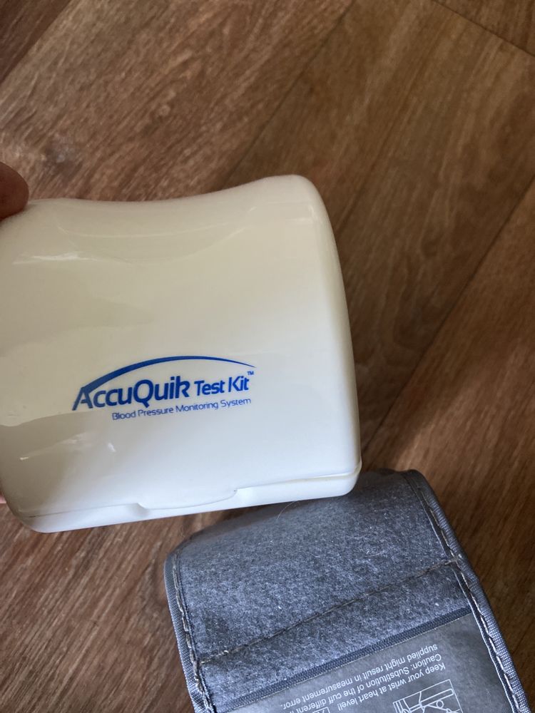 Танометр на запястье AccuQuir