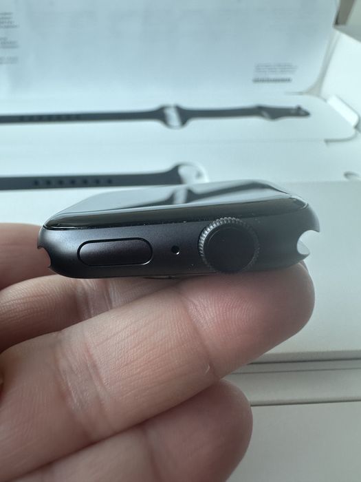 Продавам Apple Watch 6 44mm неупотребаван