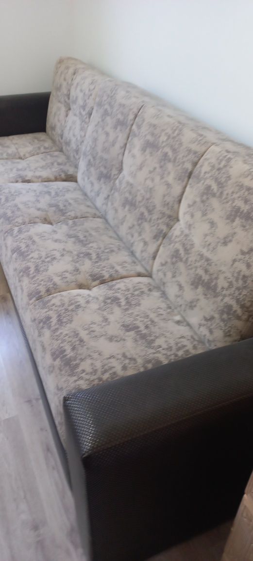 Canapea extensibila mobilier sufragerie  în stare noua