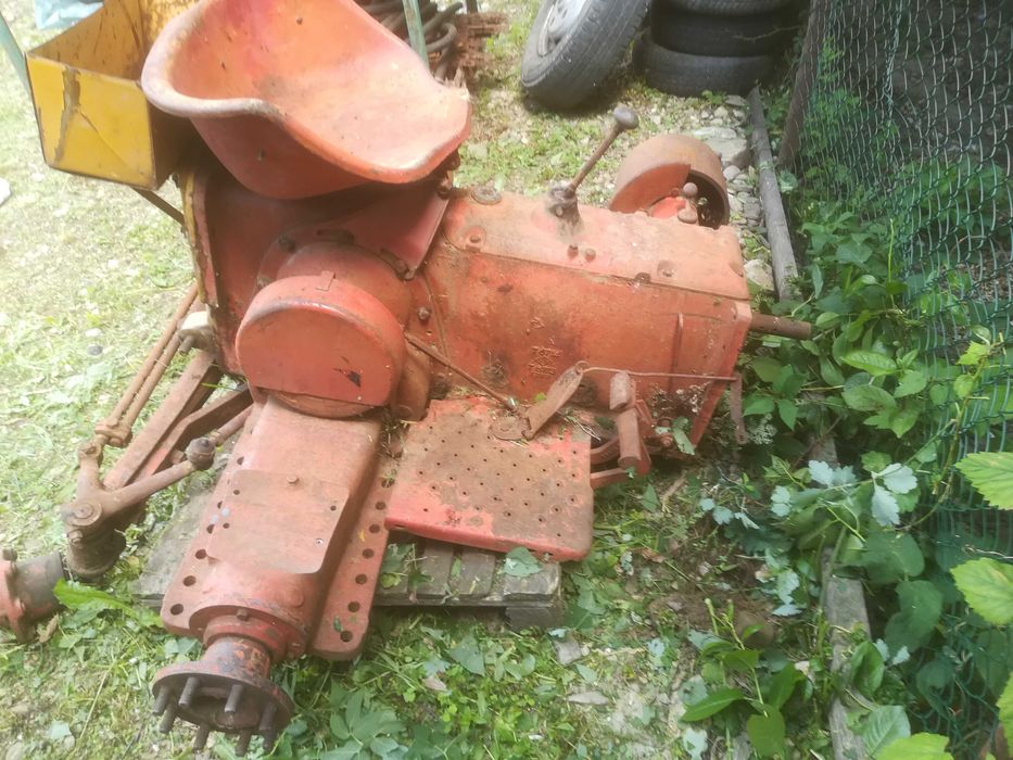 Punte spate și fata pentru tractor Nufield.