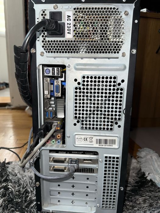 Pc intel i7 2600, 16gb ram, Nvidia GTX 950 2gb, hdd 1tb