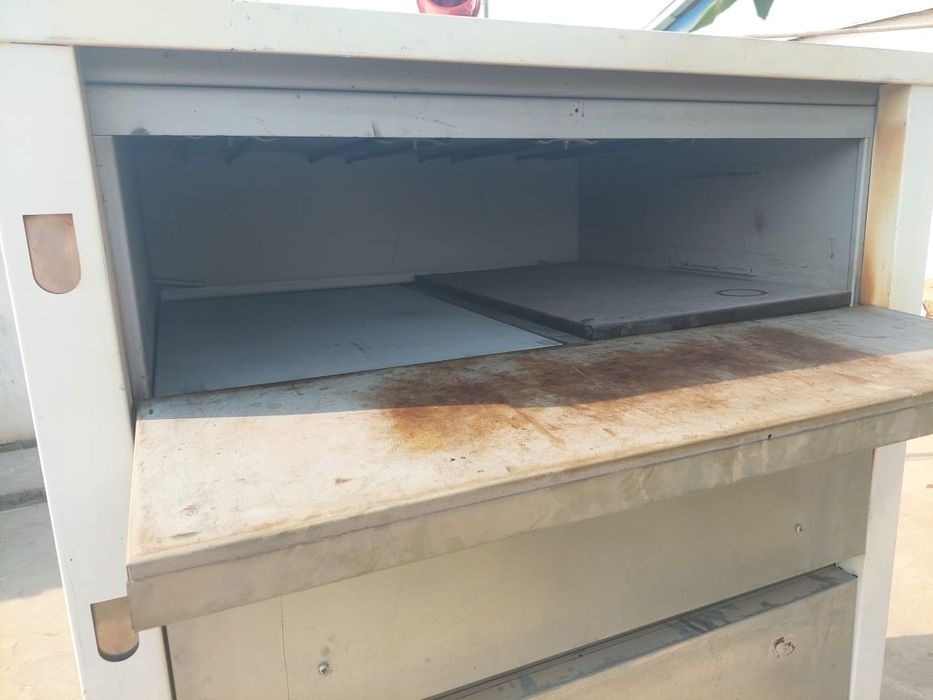 Продается тестомешалка и жаречный шкаф