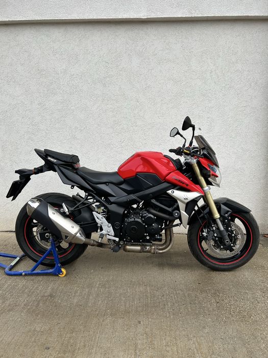 Suzuki gsr 750 2012