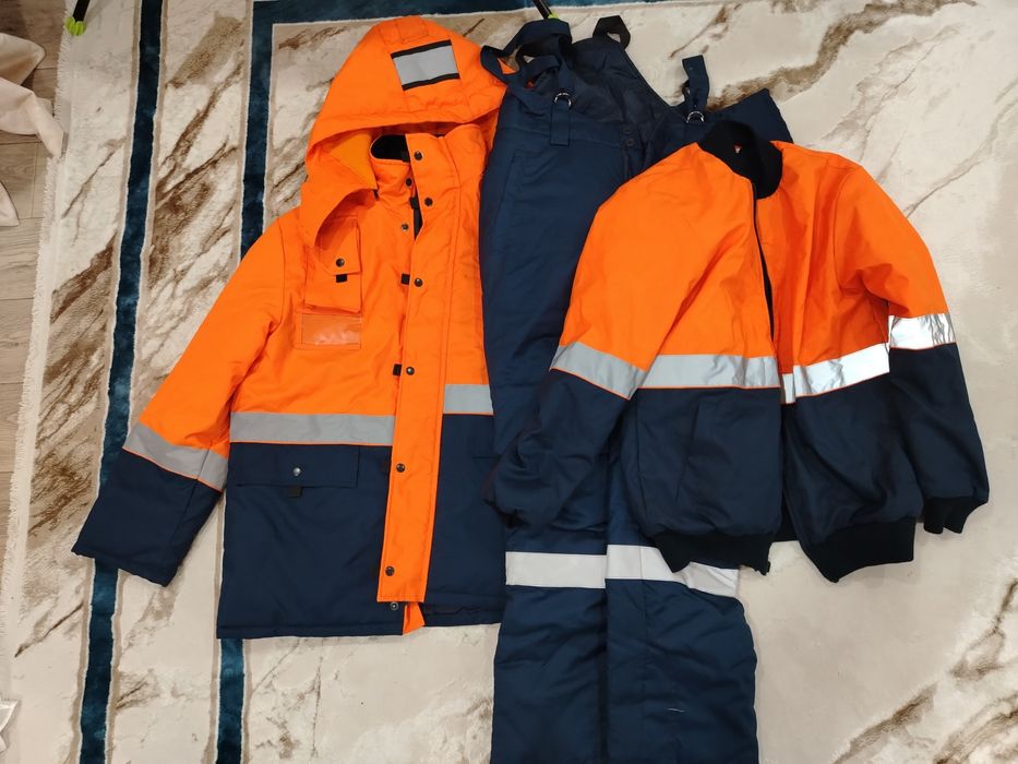 Продам зимнюю спецодежду тройка новая размер 48-50 цена 25000 тенге