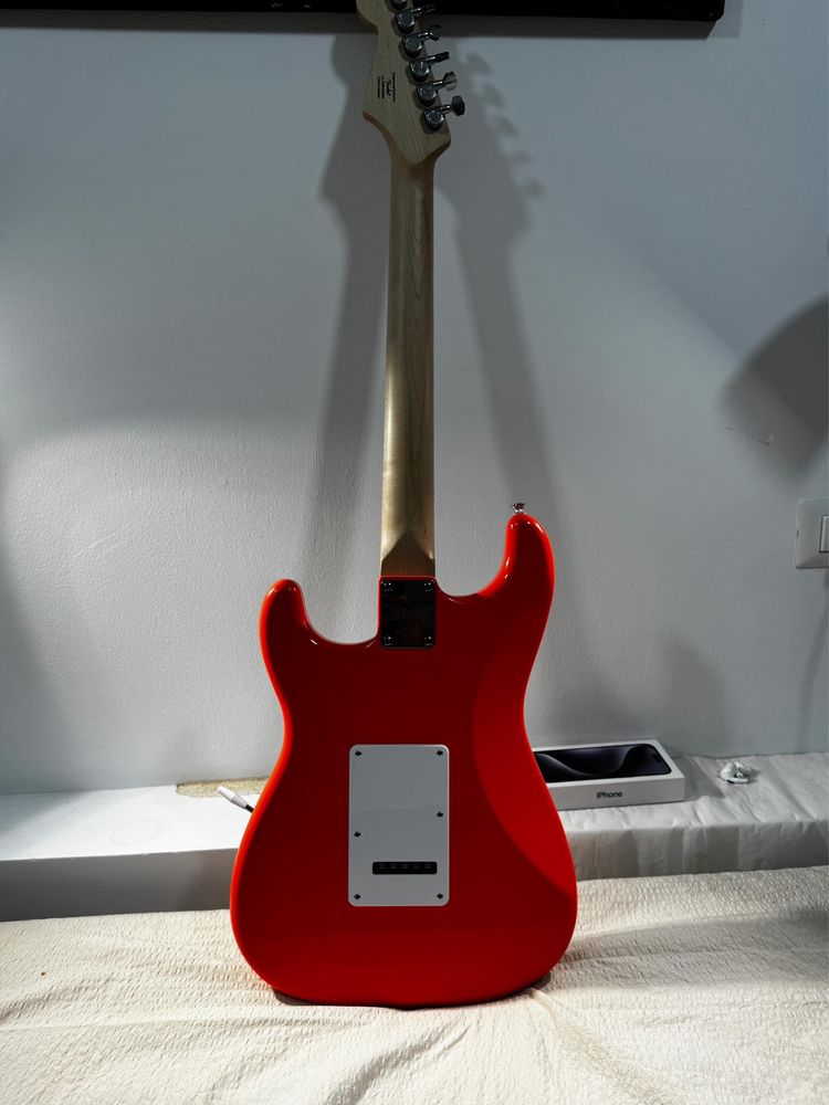 „Vând Fender Squier Strat + Marshall MG15G + husă Fender