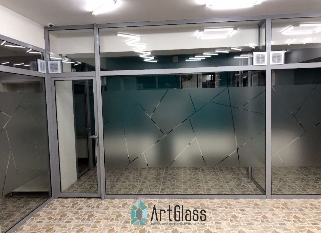 Стеклянная дверь 10 мм каленное стекло