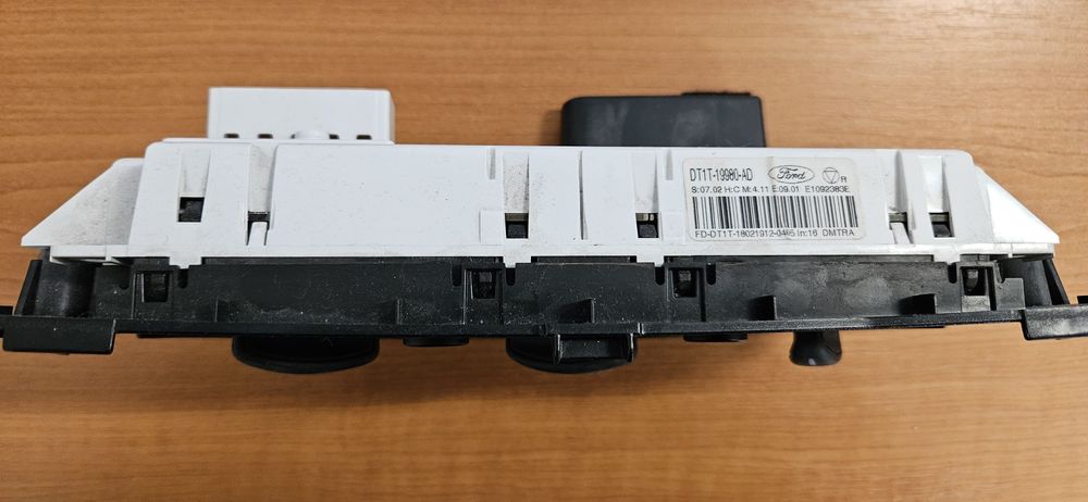 Scut motor metalic si consola AC Ford transit connect