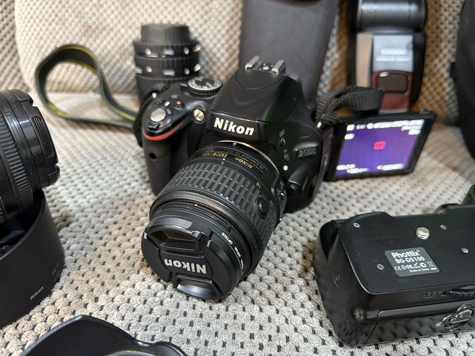 Nikon D5100 cu obiective blitz si rucsac
