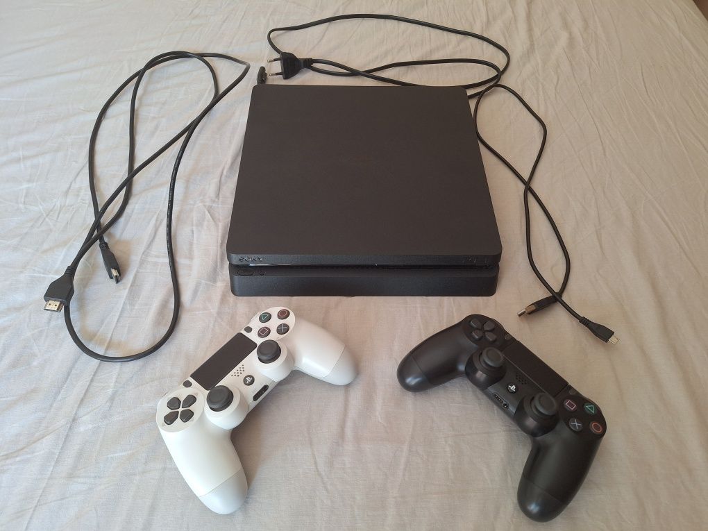 PlayStation 4 Slim 1TB + 2 Controlere | Stare buna