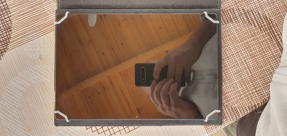 Продавам таблет самсунг A8 X200