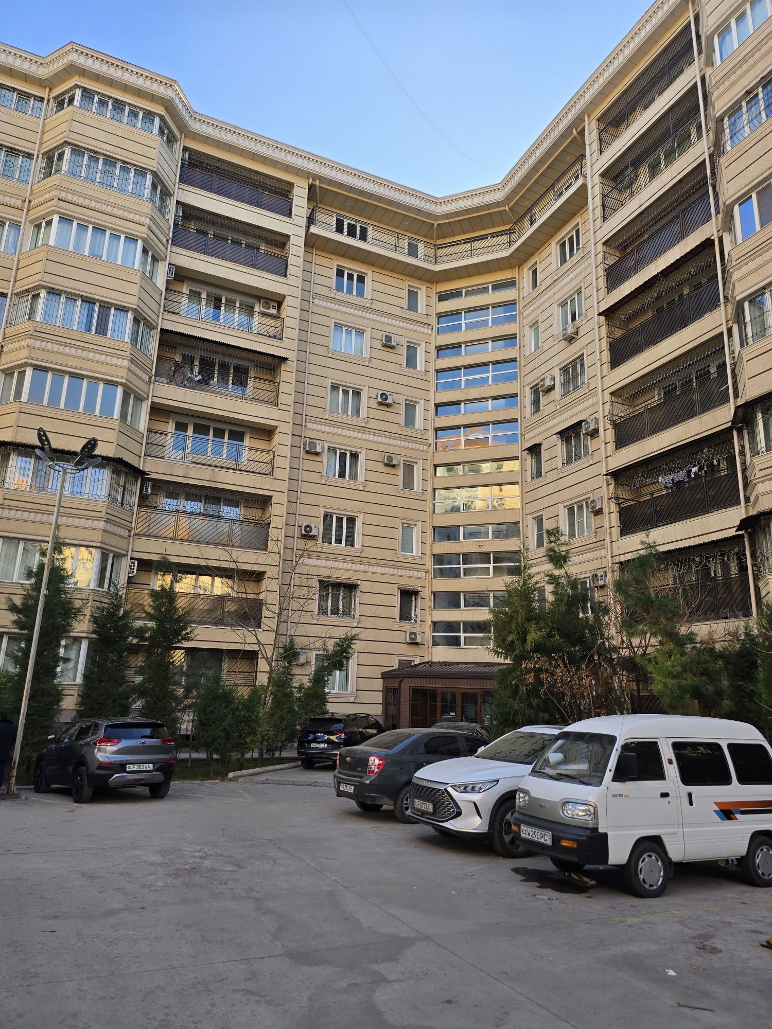 Жангох ц 15 Продаётся двухярусная  квартира 434 кв.м . Дуплекс 7-8 эта