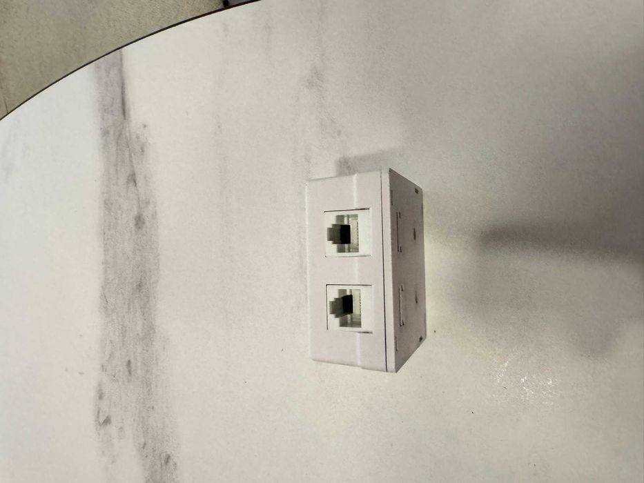 Priza split ethernet