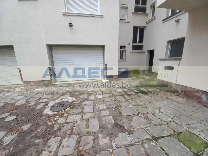 Аристократичен офис до Докторска градина!