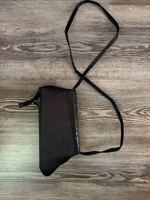 Дамска чанта с форма на ток