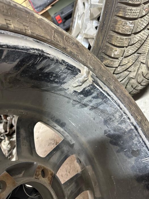 Продается зимняя шипованные шины
