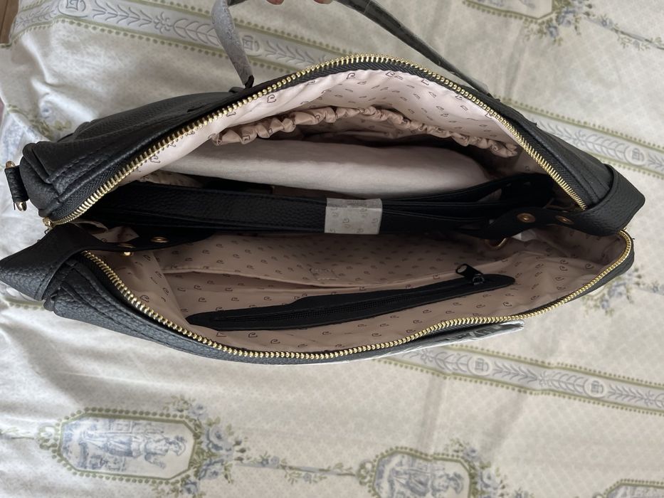 Чанта за количка от черна кожа. Перфектен за подарък за майки.