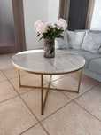 Masa de cafea aurie/alba din marmura 80 cm Sheffield Kave Home